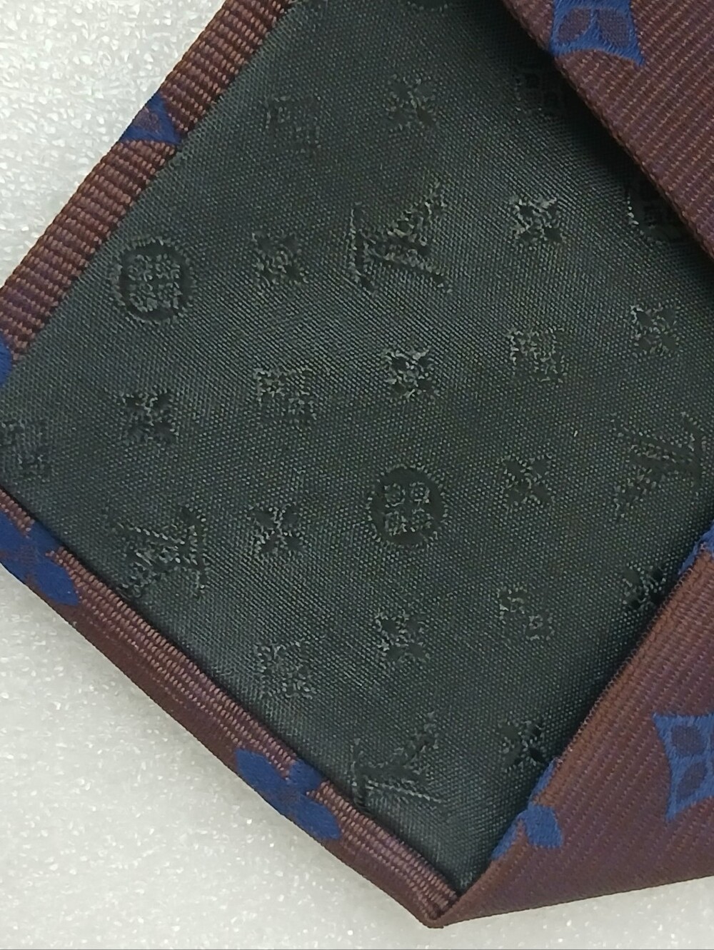 Vintage Louis Vuitton Brown Tie with Blue Monogram Geometric Design (1169) - Picture 5 of 6